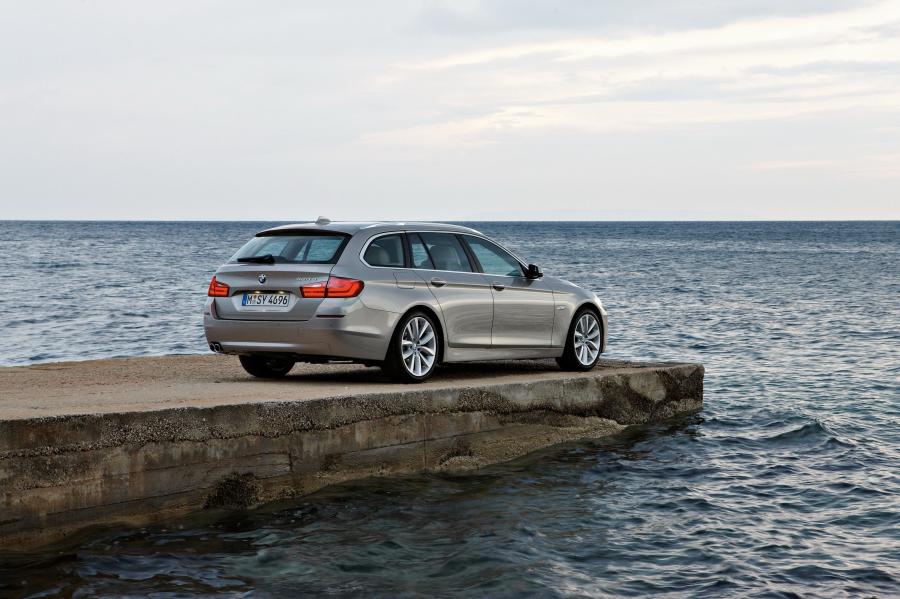  BMW 5-Series Touring 2011 года  (фото 24 из 59)